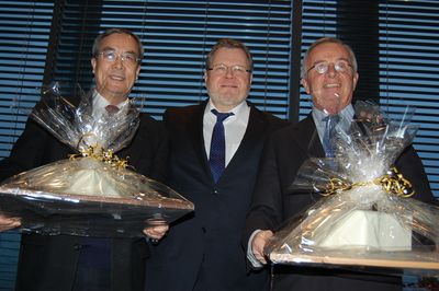 The foreign minister gave the ambassadors chess sets